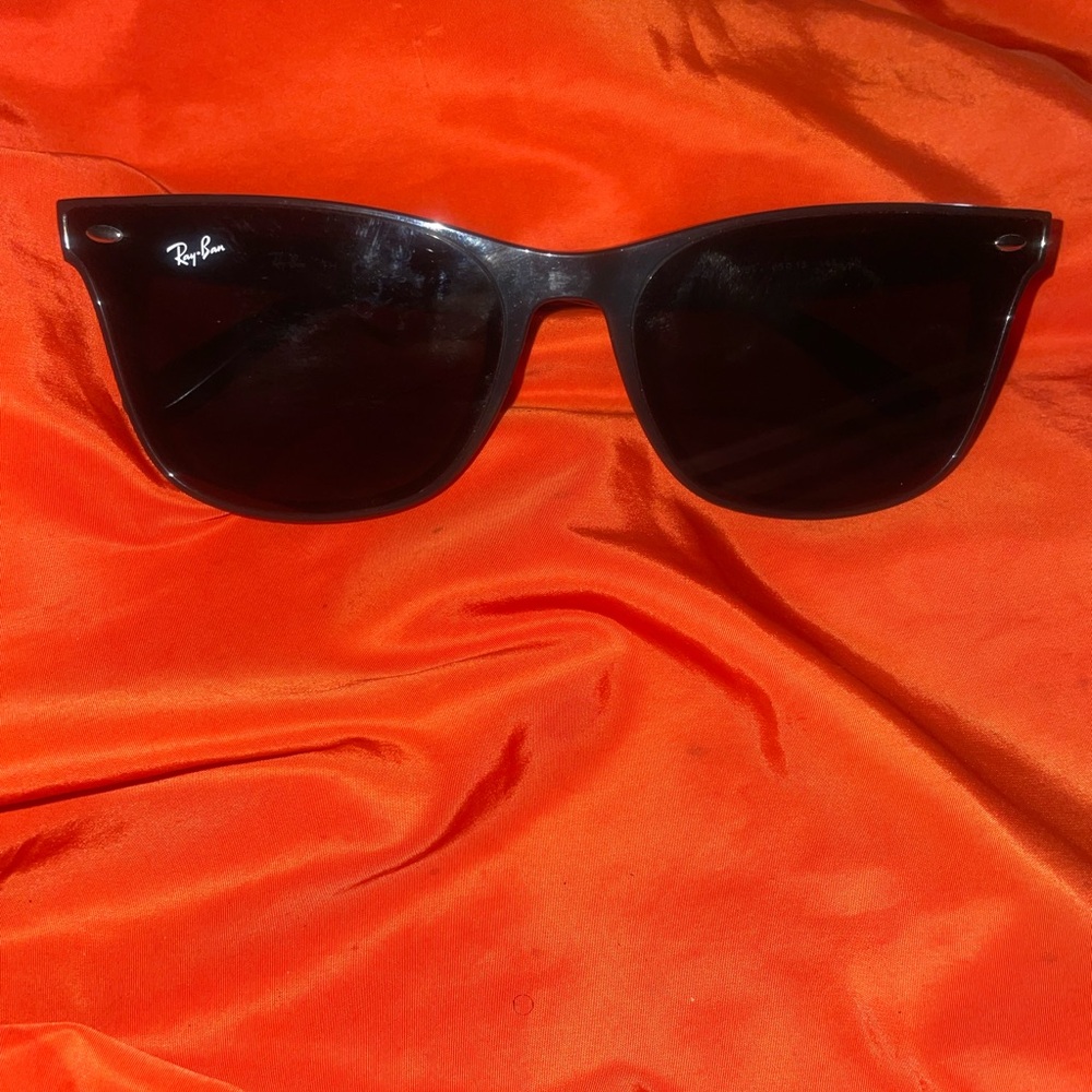 Ray-Bans Black RB-4420 unisex shades size 65/18